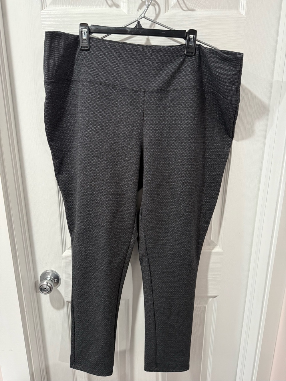 Liz Claiborne Charcoal Ponte Ankle Leggings